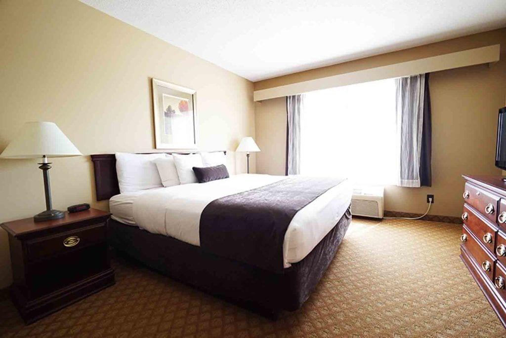 Town & Country Inn And Suites Quincy Exterior photo