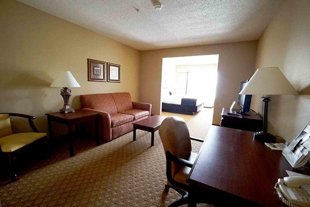 Town & Country Inn And Suites Quincy Exterior photo
