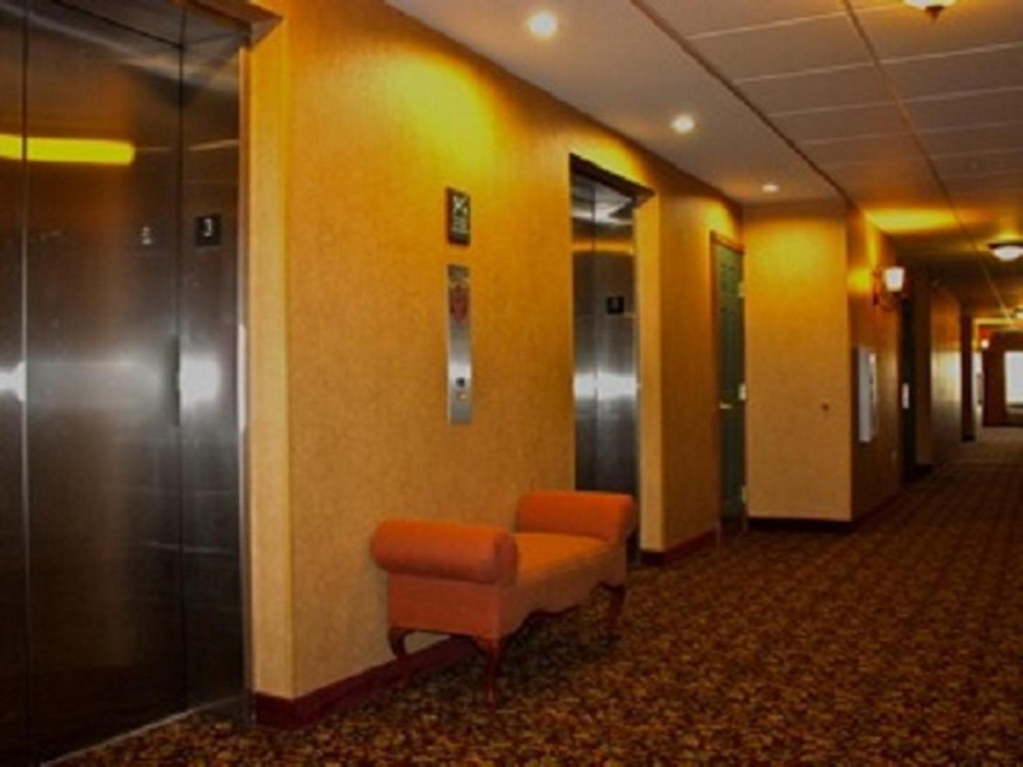 Town & Country Inn And Suites Quincy Exterior photo